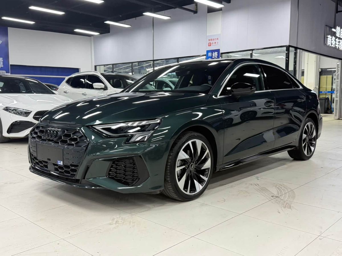 Audi A3, 2022 г., зелёный, 33 000 км Audi A3, 2022 г., зелёный, 33 000 км