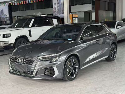 Audi A3, 2023 г., красный / фиолетовый, 9 000 км Audi A3, 2023 г., серебристый / серый, 15 000 км