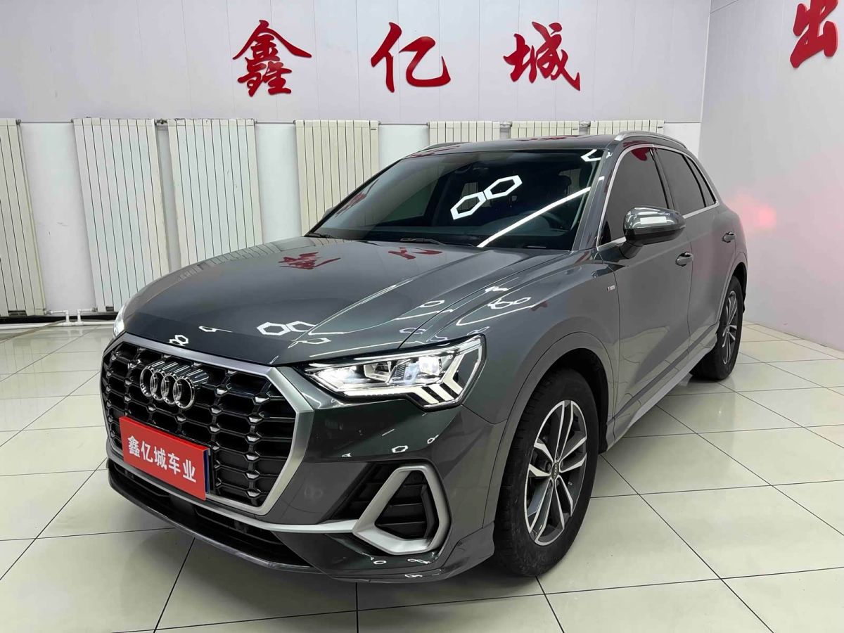 Audi Q3, 2022 г., серебристый / серый, 49 000 км Audi 奥迪Q3, 2022 г., серебристый / серый, 49 000 км