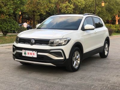 Volkswagen T-Cross, 2022 г., красный / фиолетовый, 35 000 км Volkswagen T-Cross 2023 обновлённая версия 1.5L автомат комплектация «Стиль»