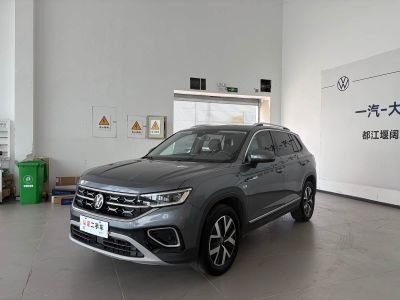 Volkswagen Tayron, 2024 г., белый, 30 000 км Volkswagen Tayron 2023 300TSI одна ведущая ось комплектация «Люкс Plus», исполнение «Цзиньцзе»