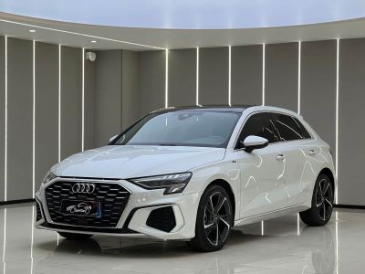 Audi A3, 2022 г., синий, 50 000 км Audi A3, 2023 г., белый, 28 000 км