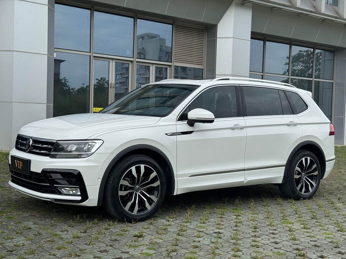 Volkswagen Tiguan L 2021 330TSI автомат одна ведущая ось R-Line комплектация «Юэсян»