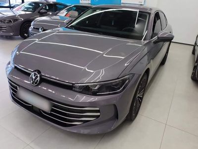 Volkswagen Passat, 2024 г., красный / фиолетовый, 35 100 км Volkswagen Passat 2025 Pro 380TSI Лунцзунь версия
