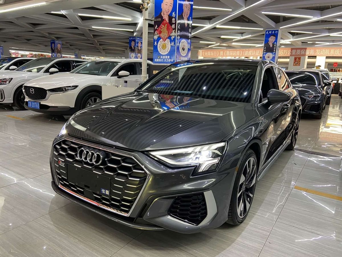 Audi A3, 2023 г., серебристый / серый, 25 000 км