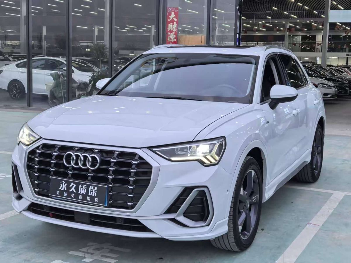 Audi Q3, 2021 г., белый, 77 000 км Audi 奥迪Q3, 2021 г., белый, 77 000 км