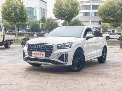 Audi Q2L, 2024 г., белый, 48 000 км Audi 奥迪Q2L, 2025 г., белый, 14 000 км