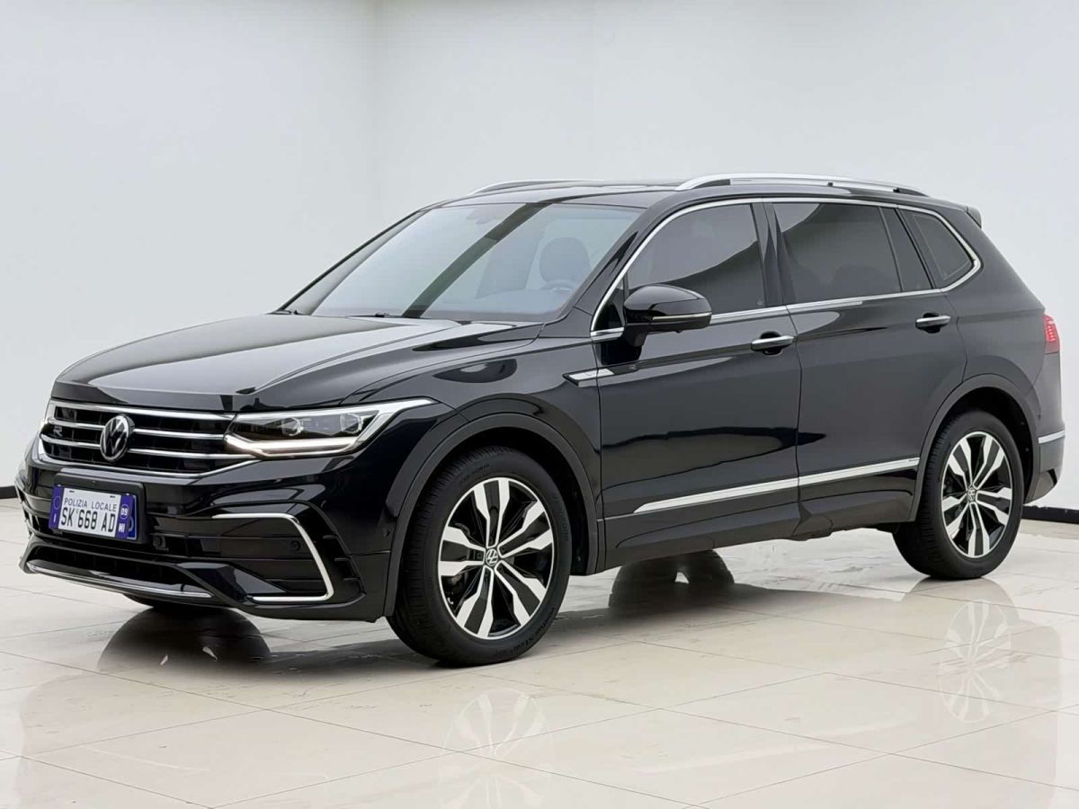 Volkswagen Tiguan L, 2024 г., чёрный, 30 000 км Volkswagen Tiguan L 2024 330TSI автомат одна ведущая ось R-Line комплектация «Юэсян»