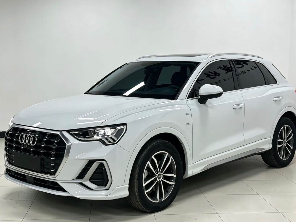 Audi 奥迪Q3, 2022 г., белый, 18 000 км