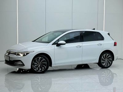 Volkswagen Golf, 2024 г., белый, 55 500 км Volkswagen Golf 2023 обновлённая версия 280TSI DSG Pro