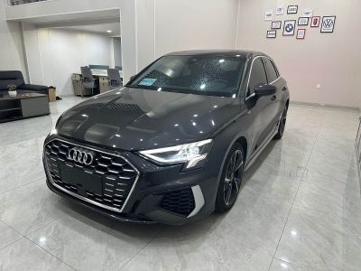 Audi A3, 2022 г., серебристый / серый, 16 300 км Audi A3, 2022 г., серебристый / серый, 26 000 км
