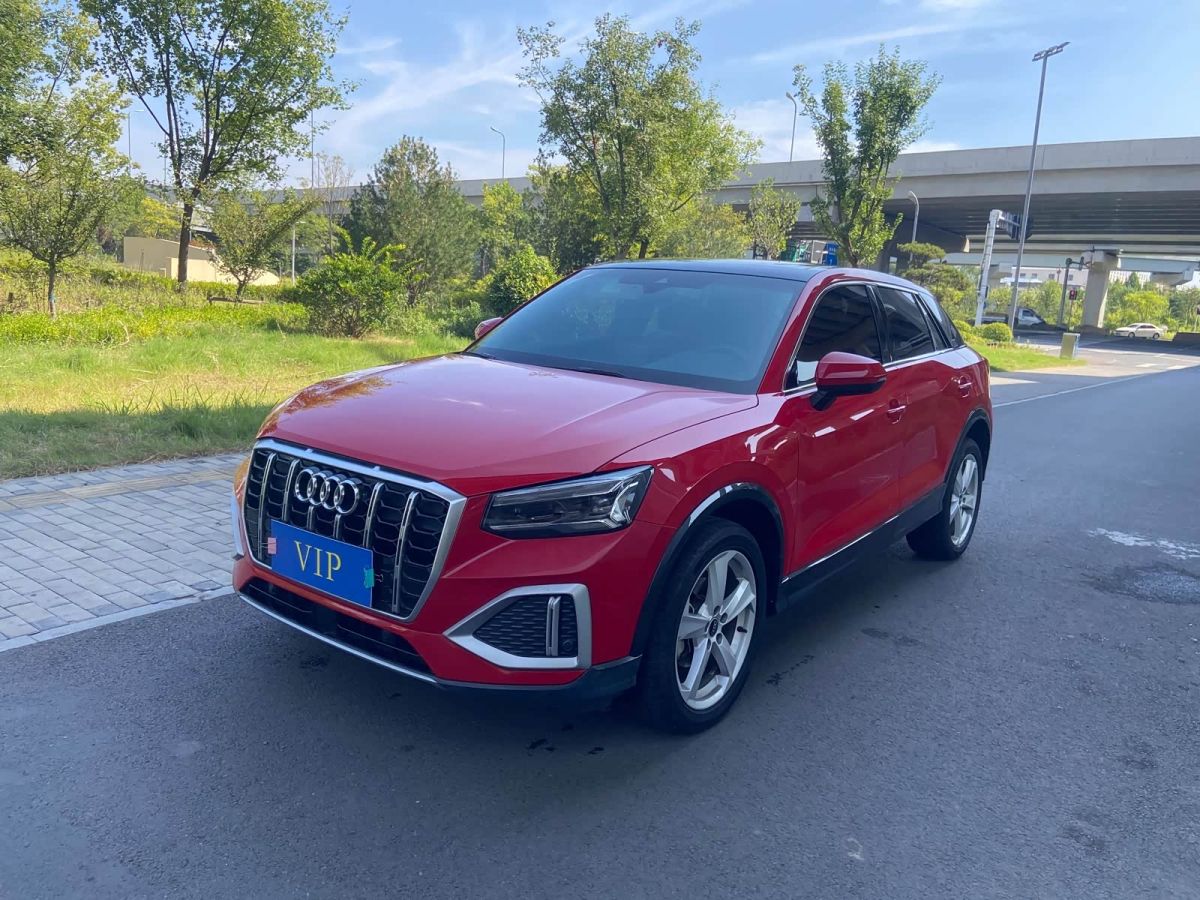 Audi Q2L, 2022 г., красный / фиолетовый, 60 000 км Audi 奥迪Q2L, 2022 г., красный / фиолетовый, 60 000 км