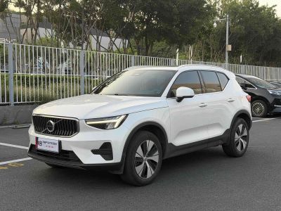 Volvo 沃尔沃XC40, 2022 г., синий, 71 100 км Volvo 沃尔沃XC40, 2023 г., белый, 58 000 км