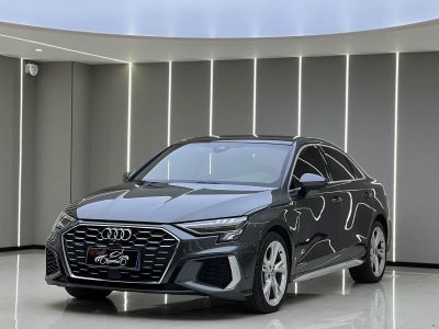 Audi A3, 2022 г., серебристый / серый, 50 200 км Audi A3, 2022 г., серебристый / серый, 55 000 км