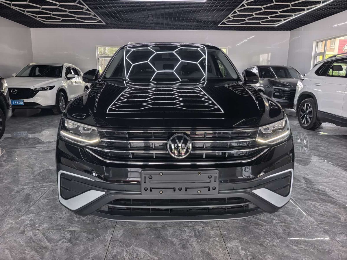 Volkswagen Tiguan L 2023 280TSI автомат одна ведущая ось ограниченная серия «Чаочуан»
