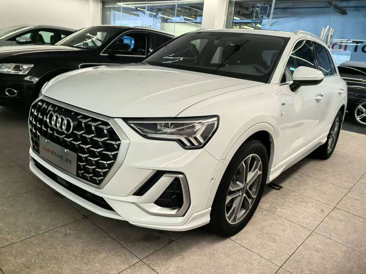 Audi Q3, 2025 г., белый, 54 000 км Audi 奥迪Q3, 2025 г., белый, 54 000 км
