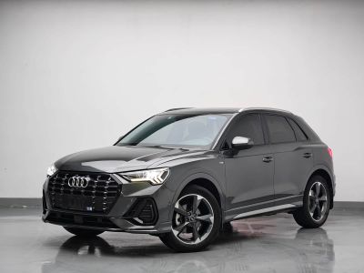 Audi Q3, 2023 г., серебристый / серый, 36 000 км Audi 奥迪Q3, 2023 г., серебристый / серый, 39 800 км
