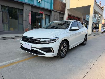 Volkswagen Bora, 2024 г., белый, 76 900 км Volkswagen Bora 2025 обновлённая версия 200TSI DSG комплектация «Юэсин Навигация»