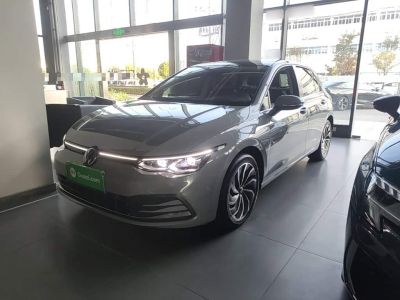 Volkswagen Golf, 2023 г., серебристый / серый, 23 000 км Volkswagen Golf 2023 280TSI DSG Pro