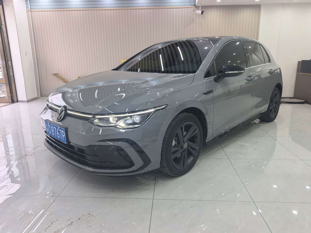 Volkswagen Golf, 2023 г., серебристый / серый, 27 000 км Volkswagen Golf 2023 обновлённая версия 280TSI DSG R-Line Lite