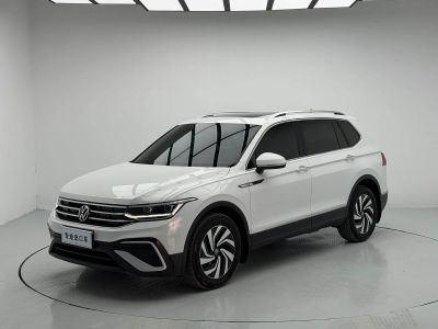 Volkswagen Tiguan L, 2023 г., белый, 42 600 км Volkswagen Tiguan L 2023 280TSI автомат одна ведущая ось ограниченная серия «Чаочуан»