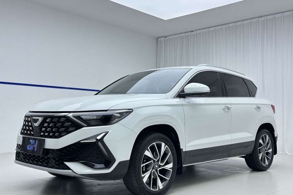 Skoda 速派, 2021 г., шампань / коричневый, 71 400 км Jetta 捷达VS5, 2023 г., белый, 34 000 км