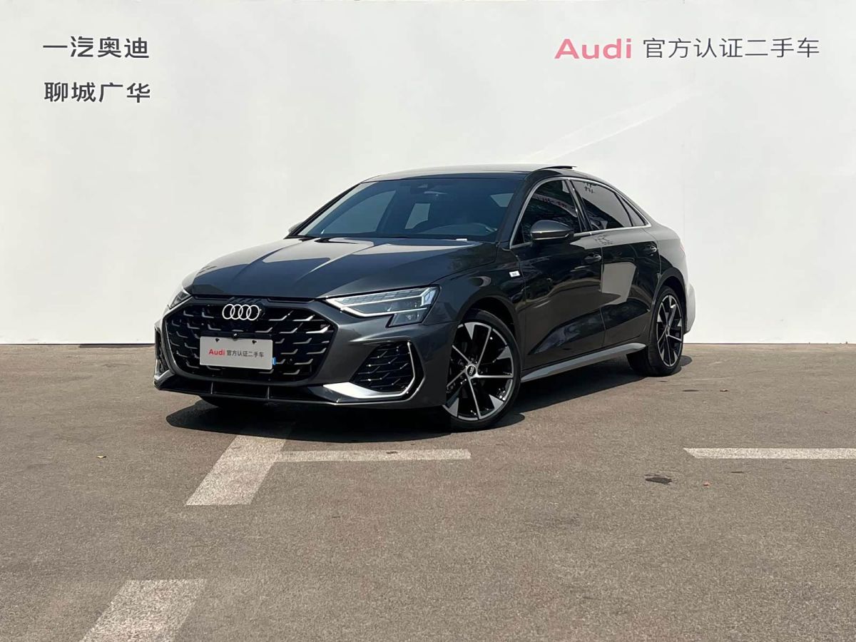 Audi A3, 2025 г., серебристый / серый, 11 000 км Audi A3, 2025 г., серебристый / серый, 11 000 км