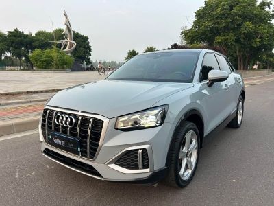 Audi Q2L, 2023 г., серебристый / серый, 35 000 км Audi 奥迪Q2L, 2023 г., серебристый / серый, 35 000 км