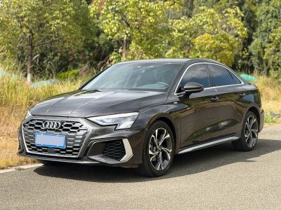 Audi A3, 2022 г., серебристый / серый, 39 000 км Audi A3, 2022 г., серебристый / серый, 50 000 км