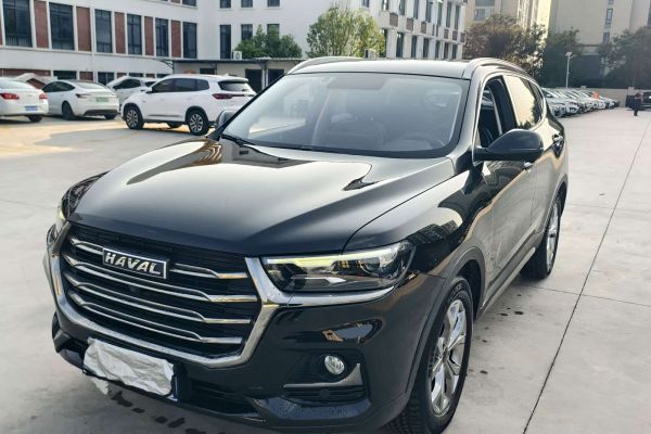 Changan Qiyuan A07, 2024 г., белый, 60 000 км Haval H6, 2022 г., чёрный, 59 100 км