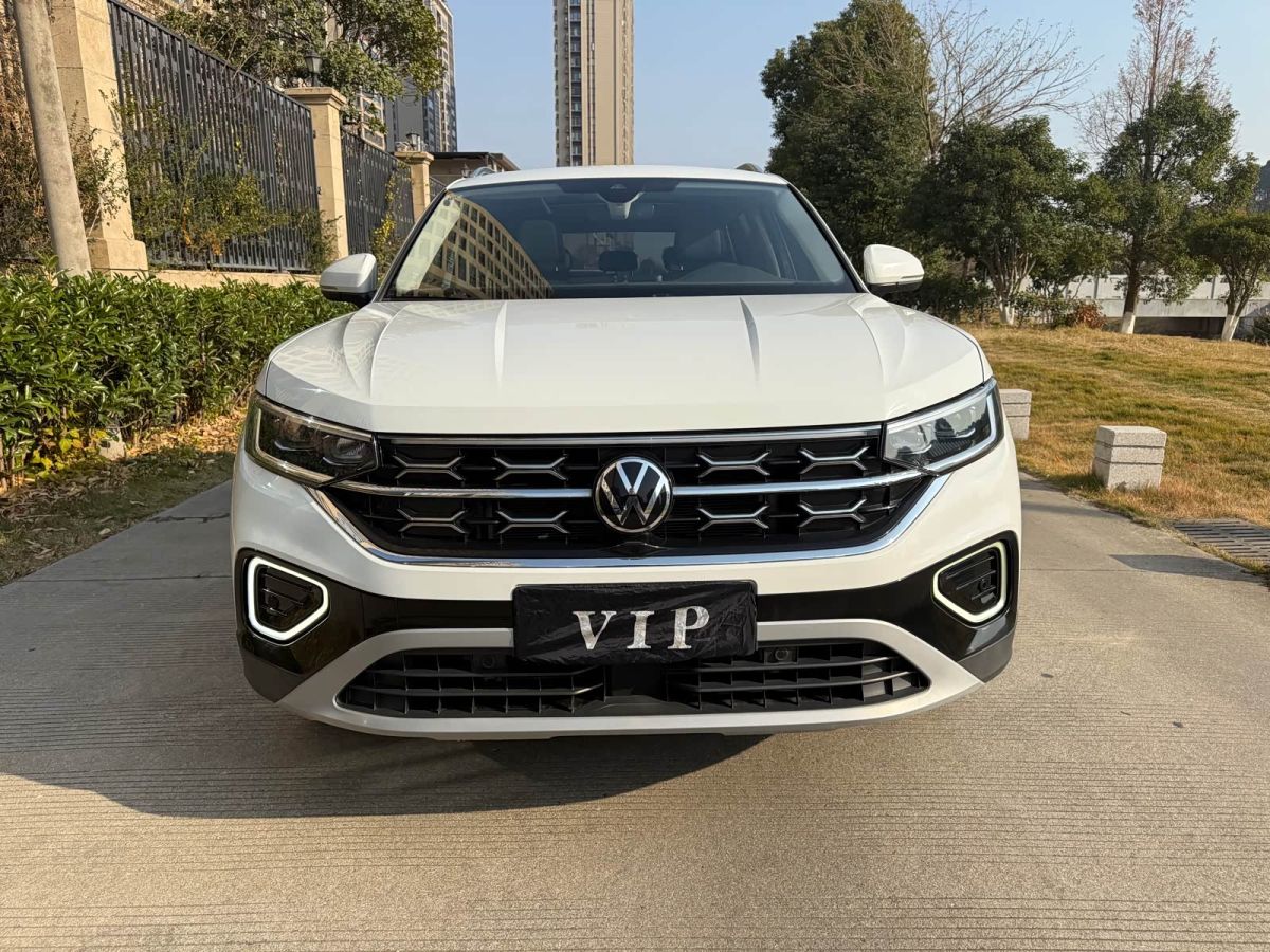Volkswagen Tayron 2023 300TSI одна ведущая ось комплектация «Люкс Plus», исполнение «Цзиньцзе»