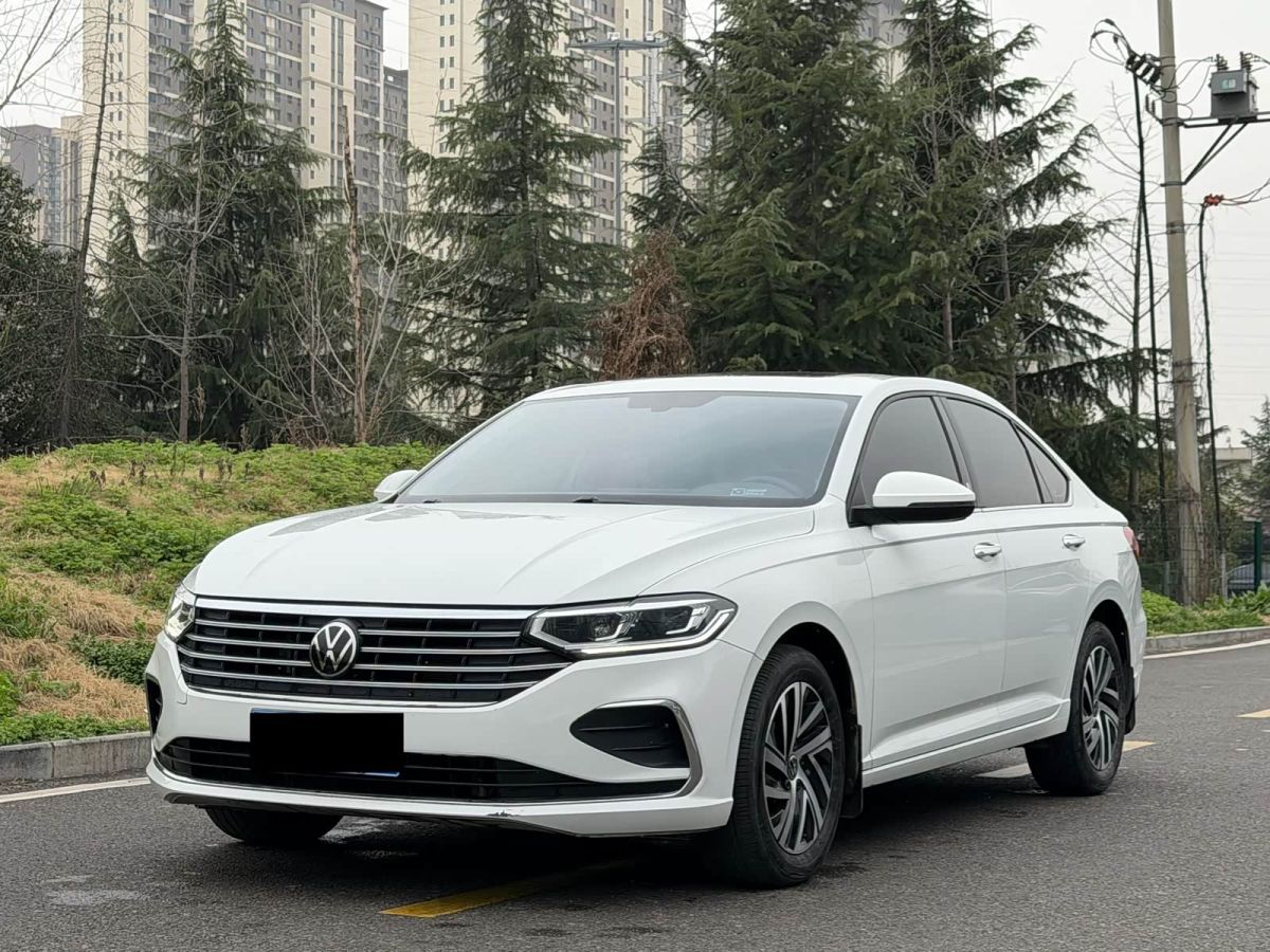 Volkswagen Lavida, 2023 г., белый, 43 000 км Volkswagen Lavida 2023 1.5L автомат пять миллионов версия