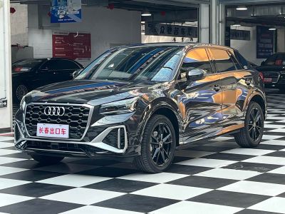 Audi Q2L, 2022 г., красный / фиолетовый, 12 000 км Audi 奥迪Q2L, 2022 г., серебристый / серый, 15 000 км