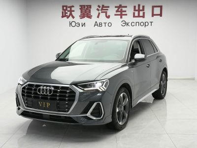 Audi Q3, 2023 г., серебристый / серый, 28 000 км Audi 奥迪Q3, 2023 г., серебристый / серый, 33 000 км