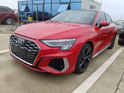 Audi A3, 2022 г., красный / фиолетовый, 49 000 км Audi A3, 2022 г., красный / фиолетовый, 49 700 км