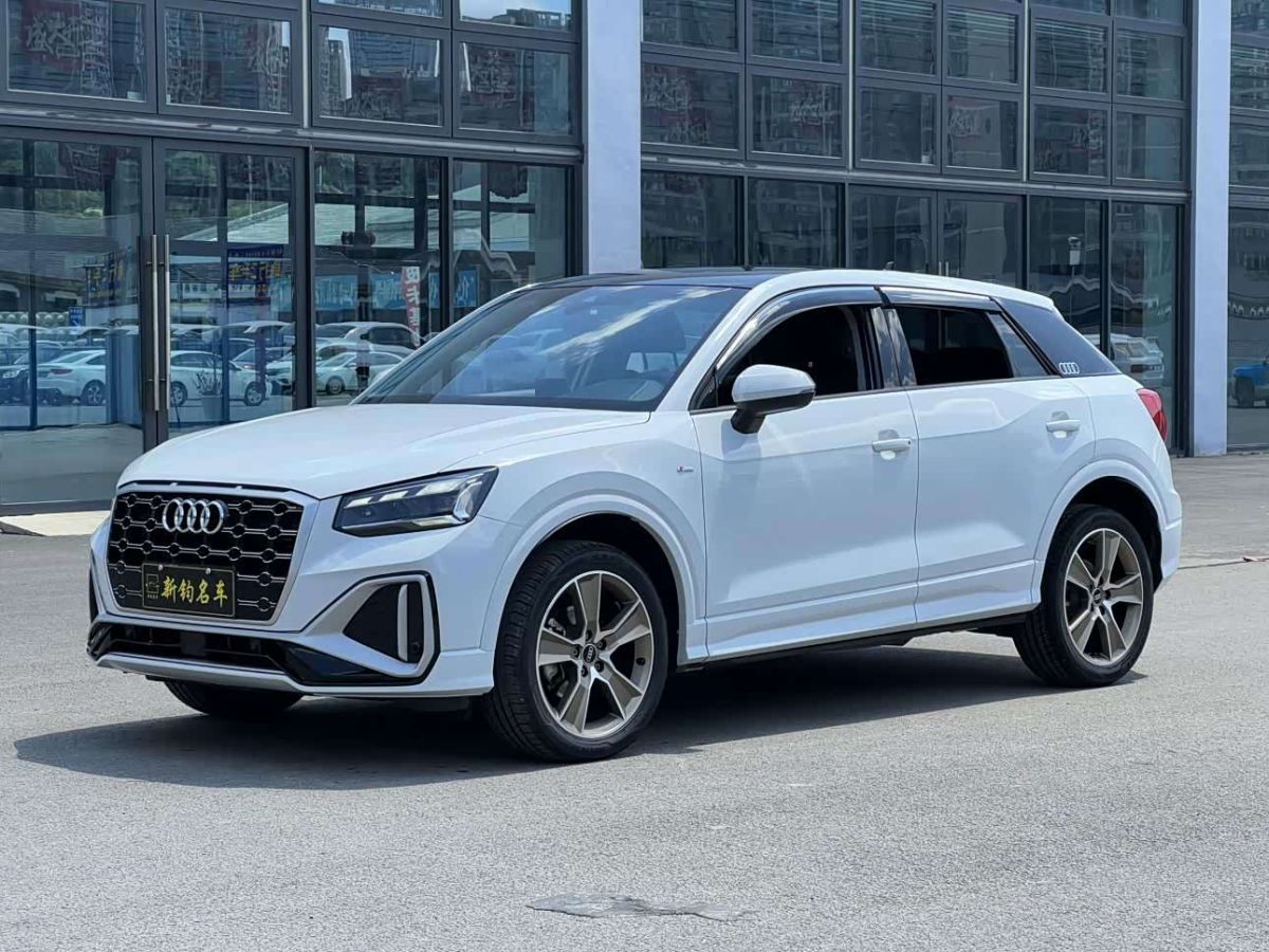 Audi 奥迪Q2L, 2022 г., белый, 57 000 км