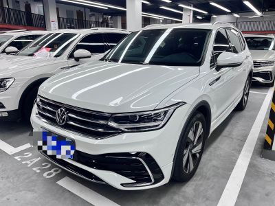Volkswagen Tiguan L, 2022 г., шампань / коричневый, 44 000 км Volkswagen Tiguan L 2024 330TSI автомат одна ведущая ось R-Line комплектация «Юэсян»
