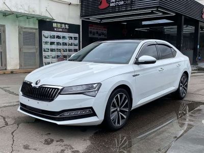 Skoda Octavia, 2023 г., белый, 34 200 км Skoda 速派, 2022 г., белый, 28 200 км