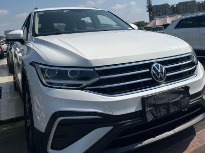 Volkswagen Tiguan L, 2022 г., белый, 28 600 км Volkswagen Tiguan L 2022 330TSI автомат одна ведущая ось Комфорт версия