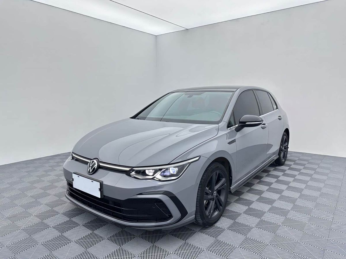 Volkswagen Golf, 2023 г., серебристый / серый, 23 000 км Volkswagen Golf 2023 280TSI DSG R-Line Lite