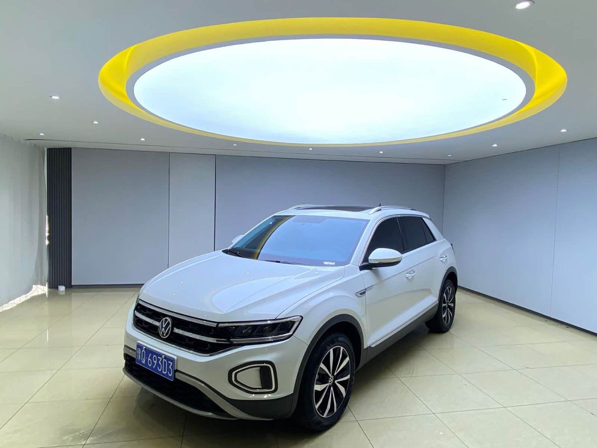 Volkswagen T-Roc, 2023 г., белый, 24 000 км Volkswagen T-Roc 2023 280TSI DSG одна ведущая ось Шигуан версия