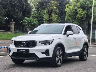 Volvo 沃尔沃XC40, 2024 г., белый, 71 000 км Volvo 沃尔沃XC40, 2024 г., белый, 71 000 км