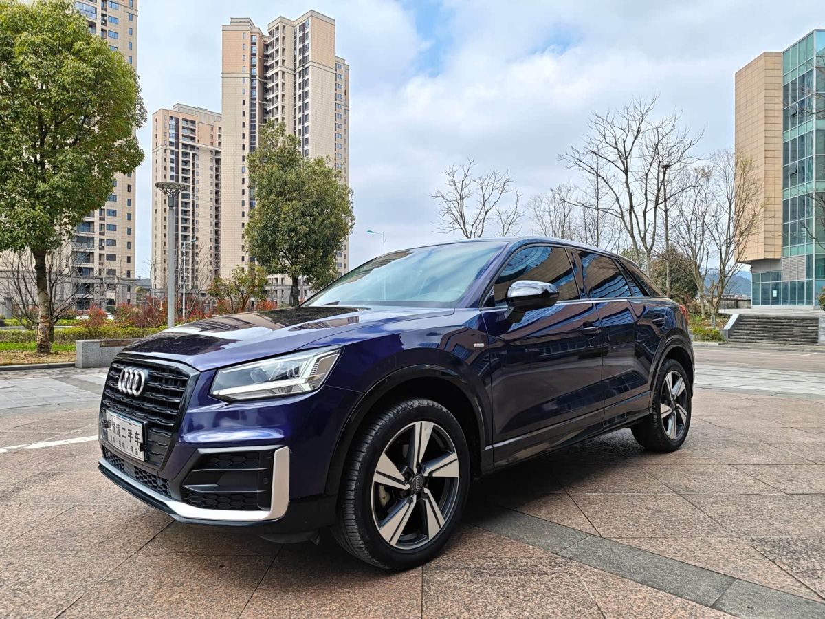 Audi Q2L, 2021 г., шампань / коричневый, 51 000 км Audi 奥迪Q2L, 2021 г., шампань / коричневый, 51 000 км