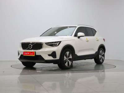 Volvo 沃尔沃XC40, 2022 г., синий, 71 100 км Volvo 沃尔沃XC40, 2023 г., белый, 33 000 км