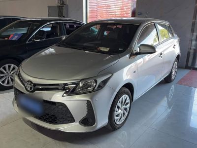 Toyota Levin, 2024 г., белый, 43 100 км Toyota 威驰FS, 2021 г., серебристый / серый, 16 700 км