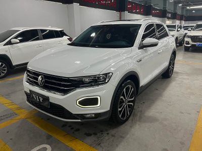 Volkswagen T-Roc, 2022 г., белый, 49 000 км Volkswagen T-Roc 2022 280TSI DSG одна ведущая ось Комфорт PLUS