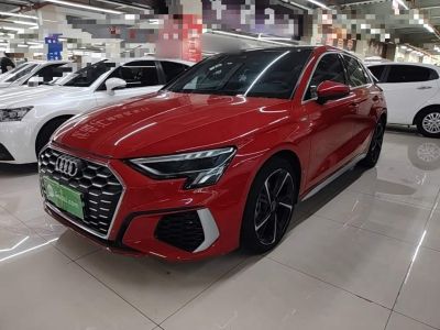 Audi A3, 2024 г., зелёный, 30 900 км Audi A3, 2024 г., красный / фиолетовый, 15 800 км