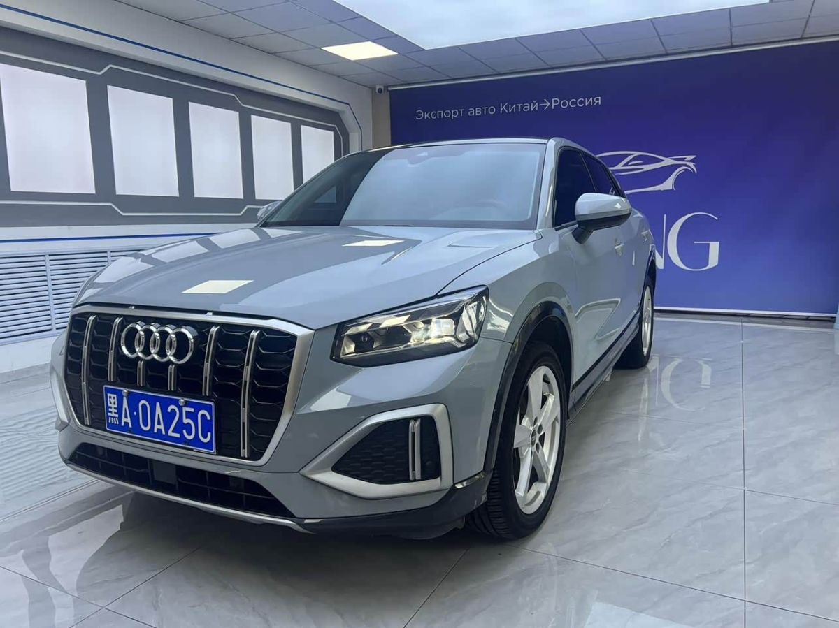 Audi Q2L, 2022 г., серебристый / серый, 14 500 км Audi 奥迪Q2L, 2022 г., серебристый / серый, 14 500 км