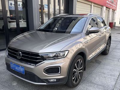 Volkswagen T-Roc, 2022 г., чёрный, 39 000 км Volkswagen T-Roc 2022 280TSI DSG одна ведущая ось Комфорт PLUS
