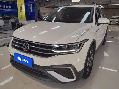 Volkswagen Tiguan L, 2022 г., белый, 28 600 км Volkswagen Tiguan L 2022 330TSI автомат одна ведущая ось комплектация «Умный комфорт»